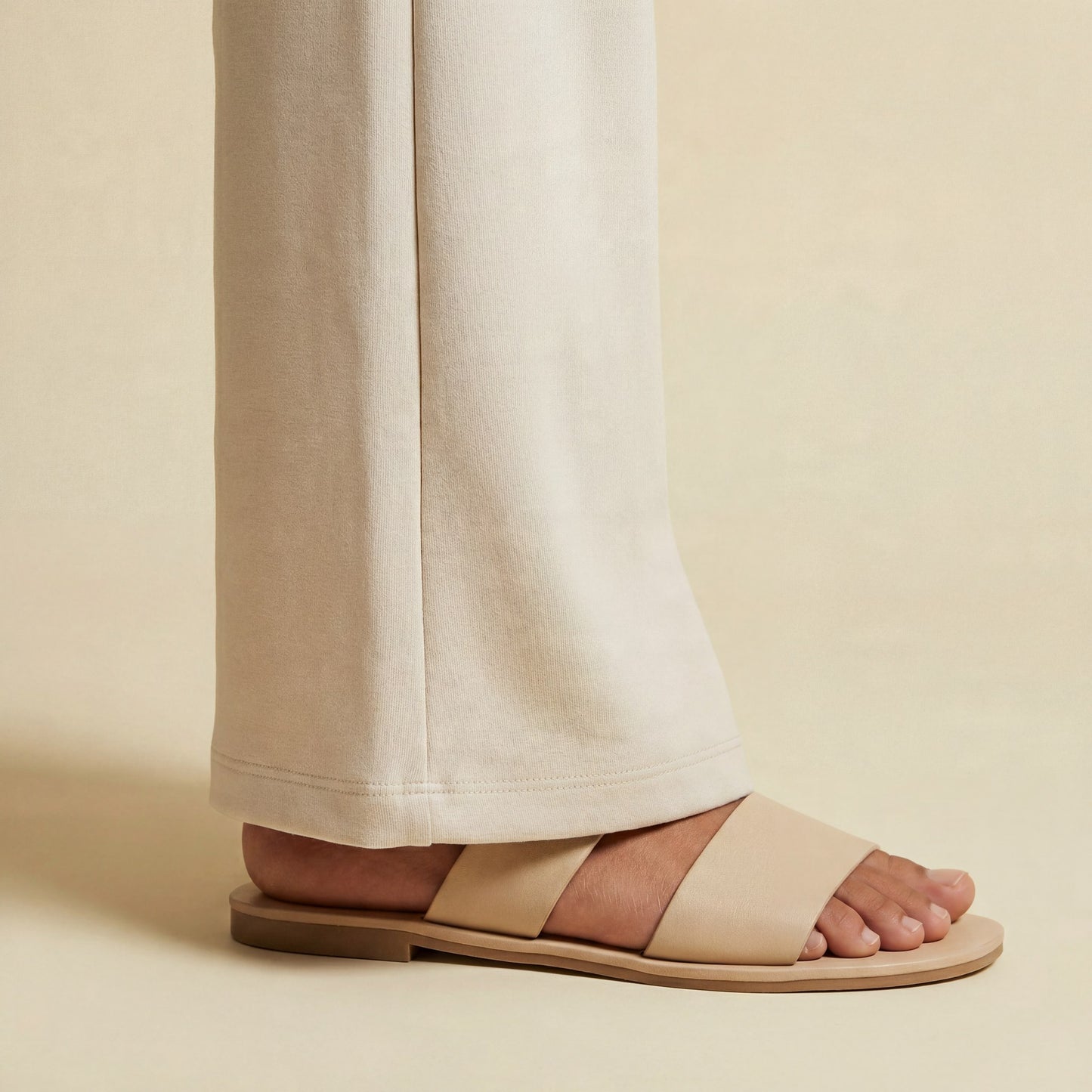 Seamless SeamSoft™ Summer Wide-Leg Pants — wide-leg hem detail