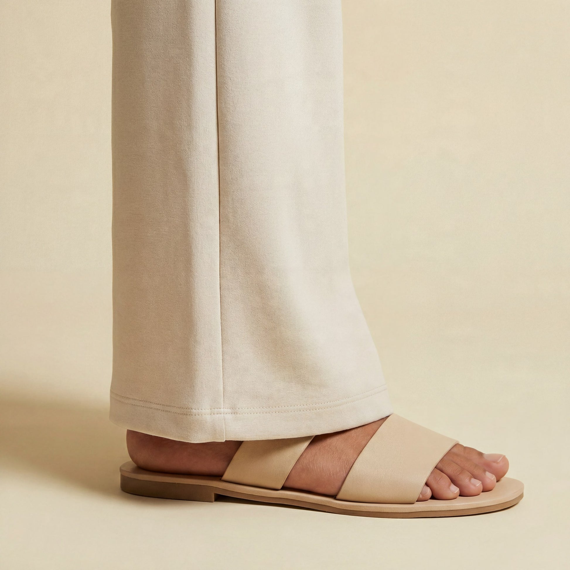 Seamless SeamSoft™ Summer Wide-Leg Pants — wide-leg hem detail