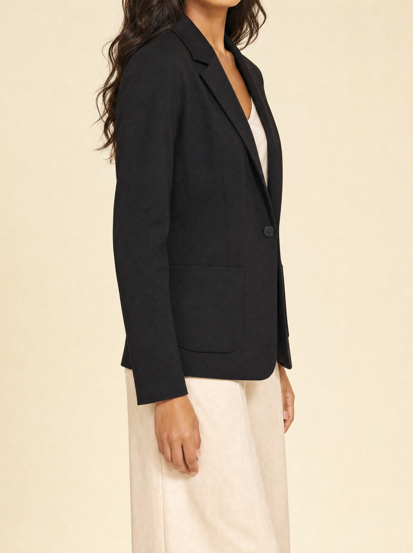 Seamless Slim Blazer in black — side view
